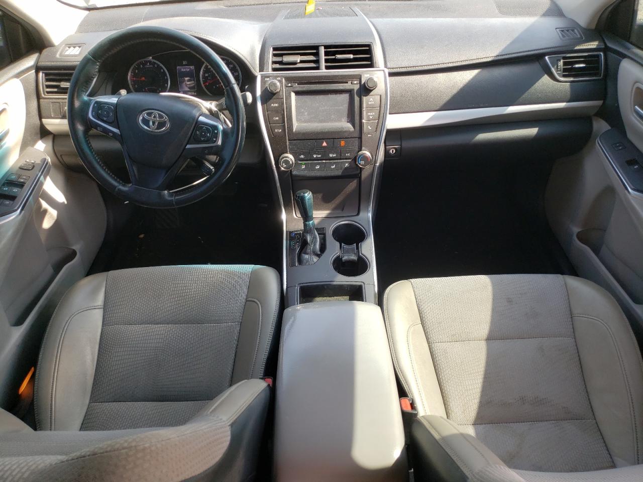 Toyota Camry le 2016
