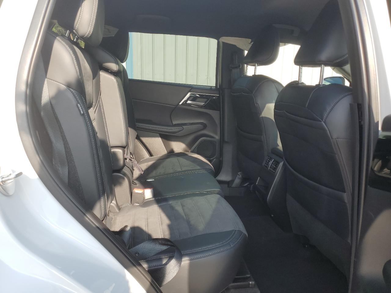 MITSUBISHI OUTLANDER SE