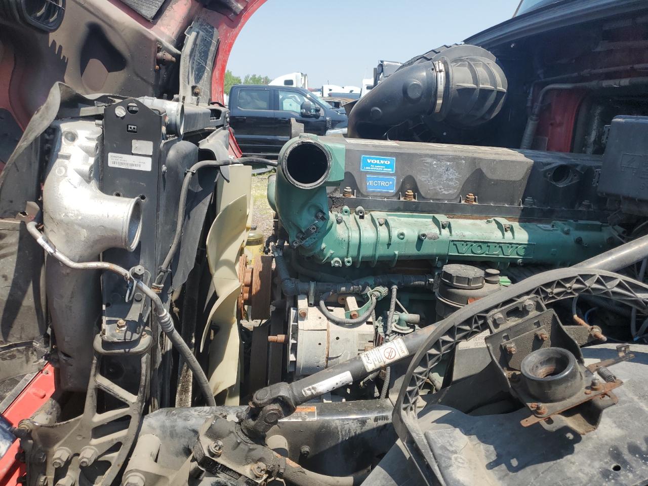 Lot #3217637425 2018 VOLVO VNL