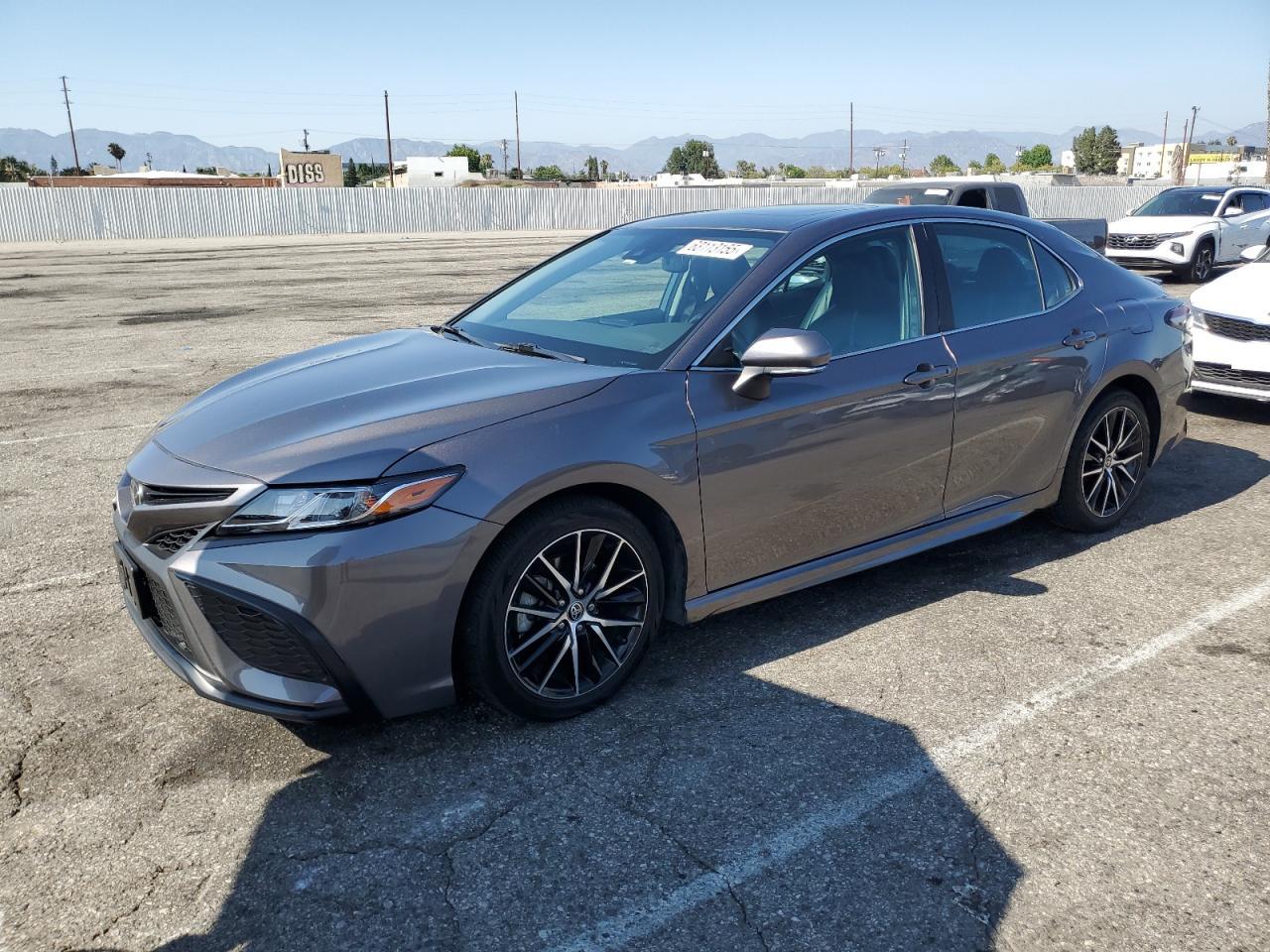 TOYOTA CAMRY SE