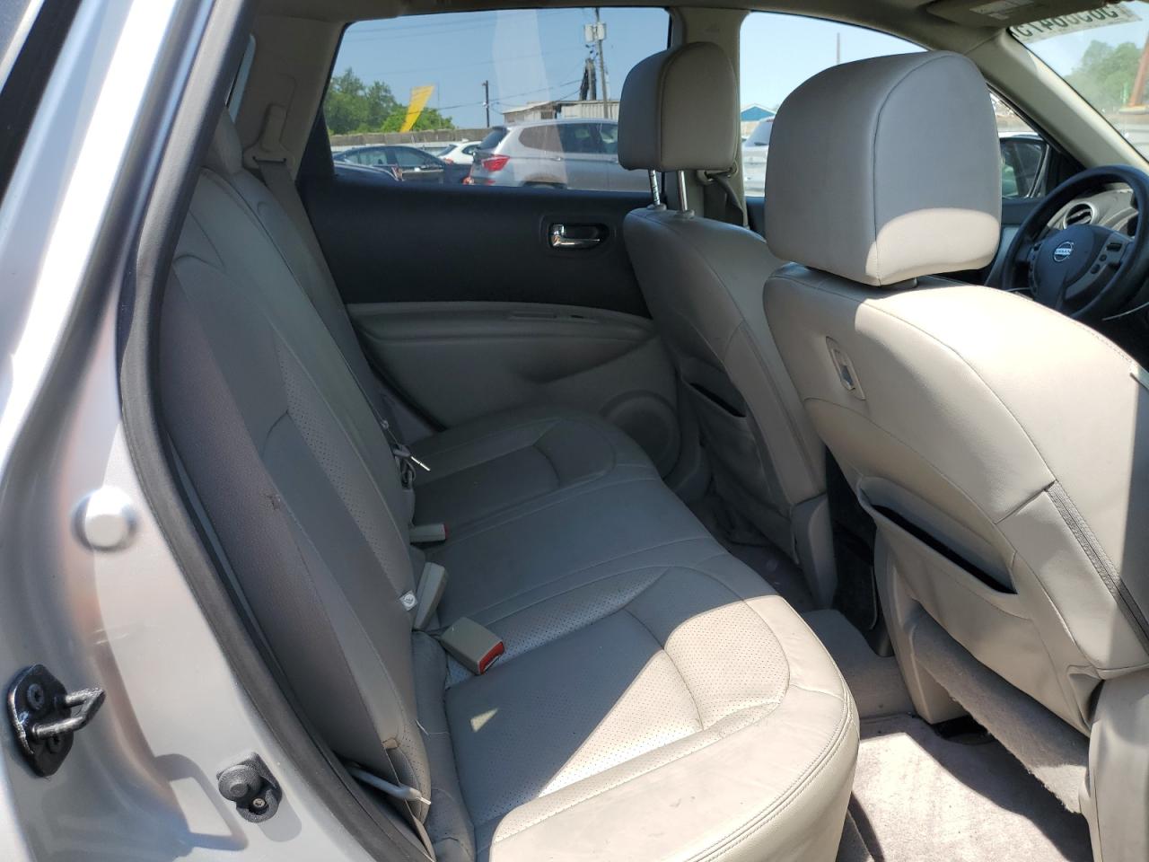 Nissan Rogue s 2011