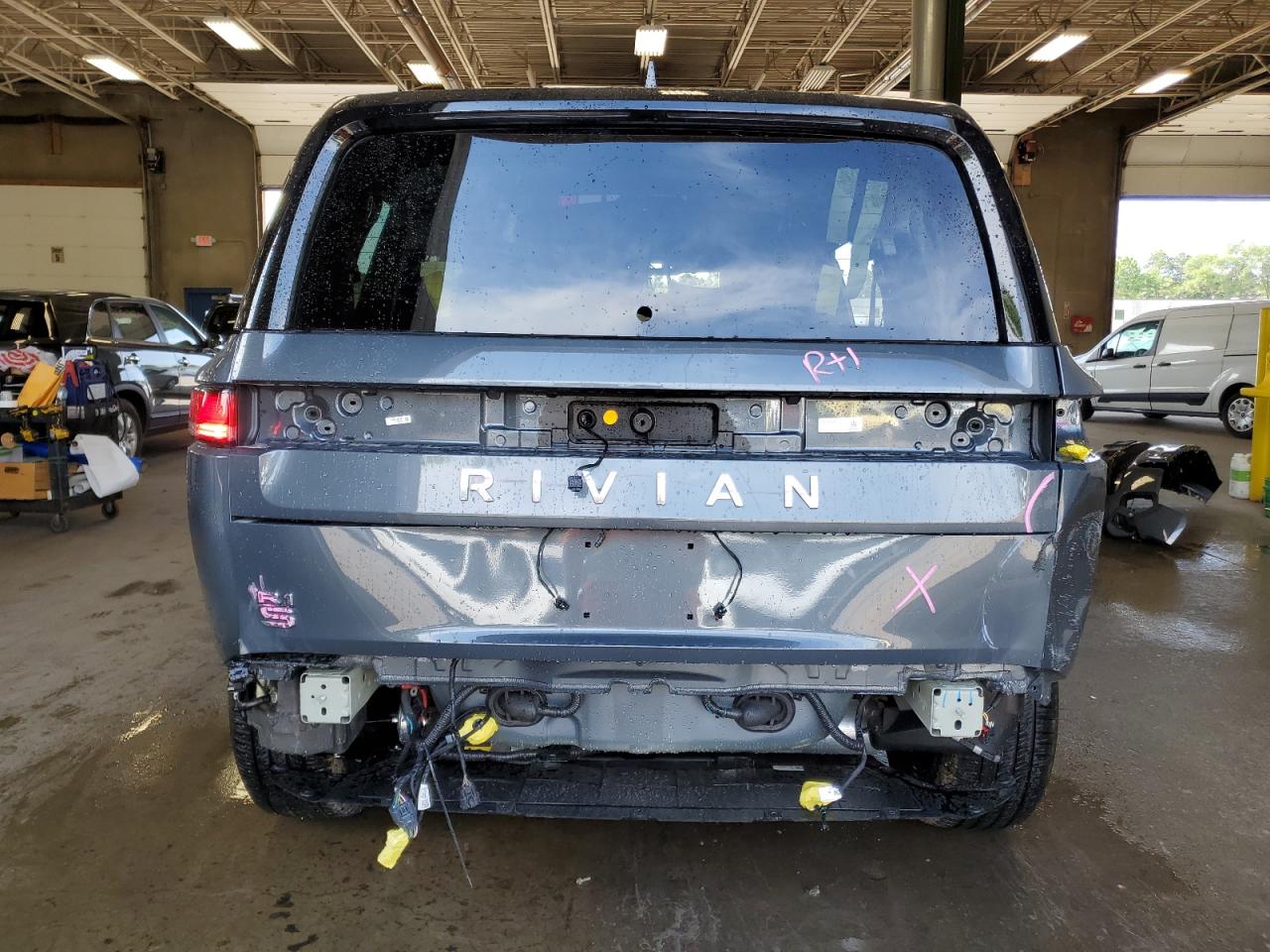 RIVIAN R1S ADVENTURE