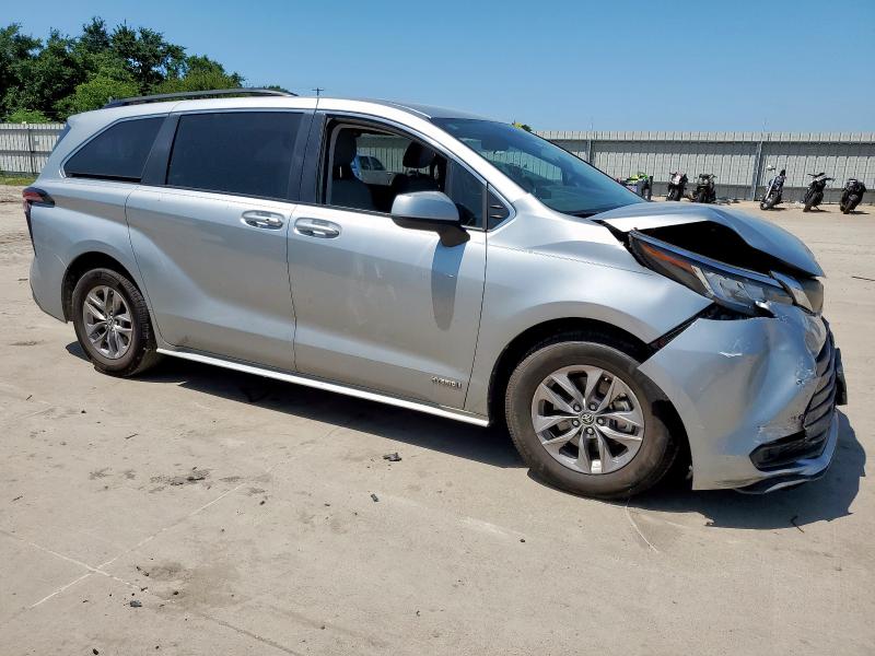 2021 TOYOTA SIENNA LE 5TDKRKEC2MS019245