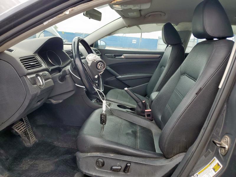 2017 VOLKSWAGEN PASSAT R-L 1VWDT7A34HC041832