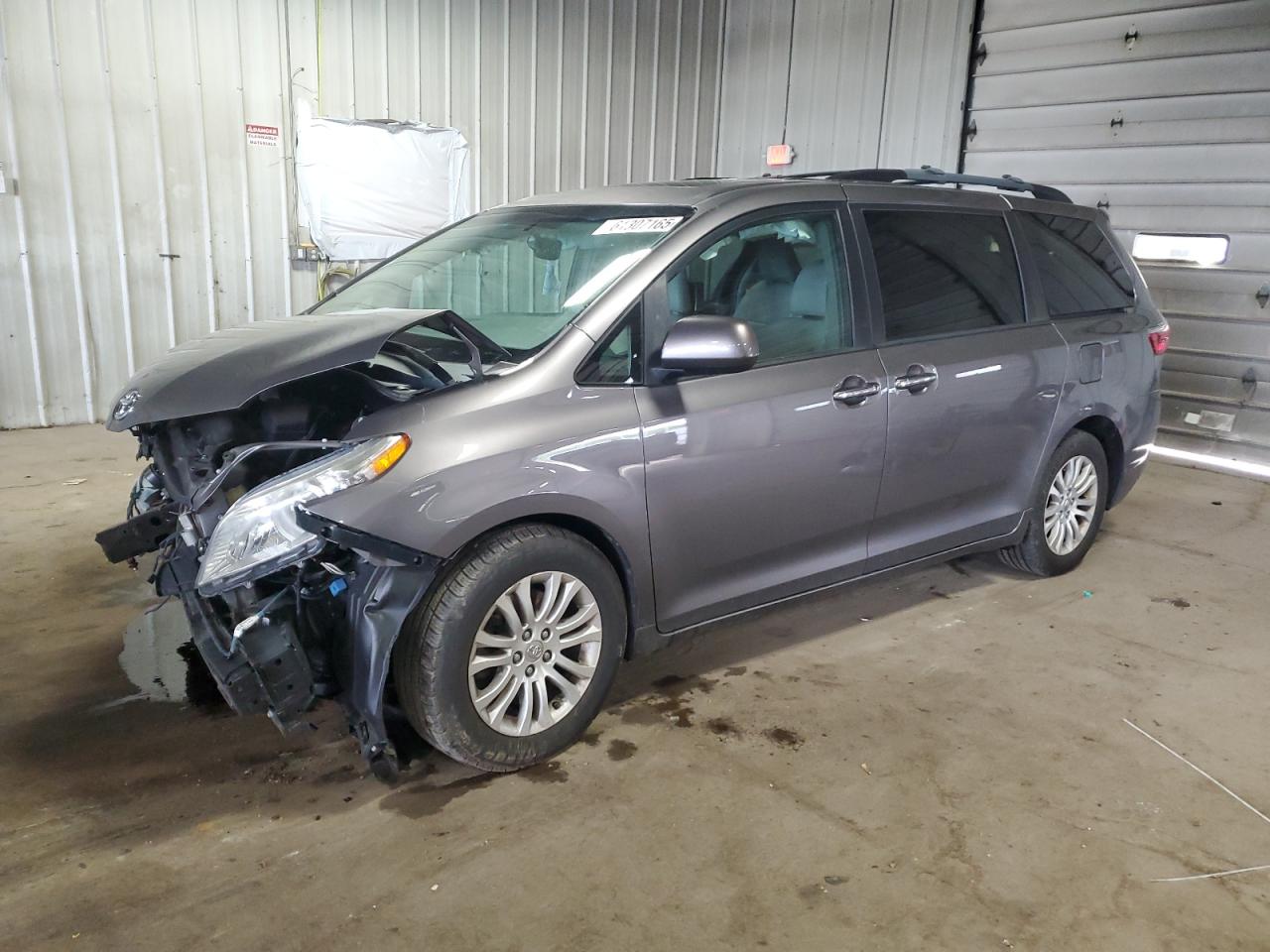TOYOTA SIENNA XLE