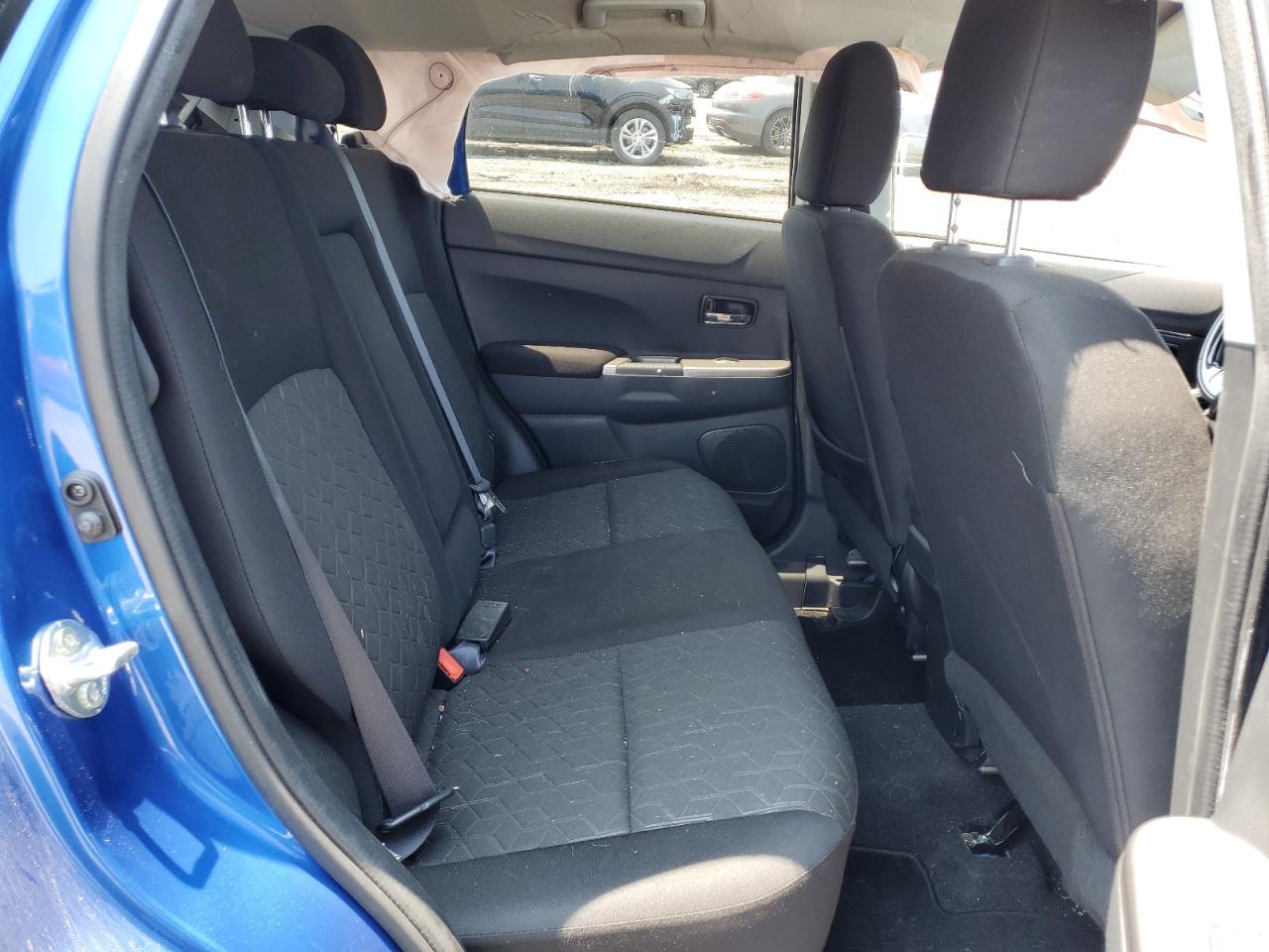 MITSUBISHI OUTLANDER SE