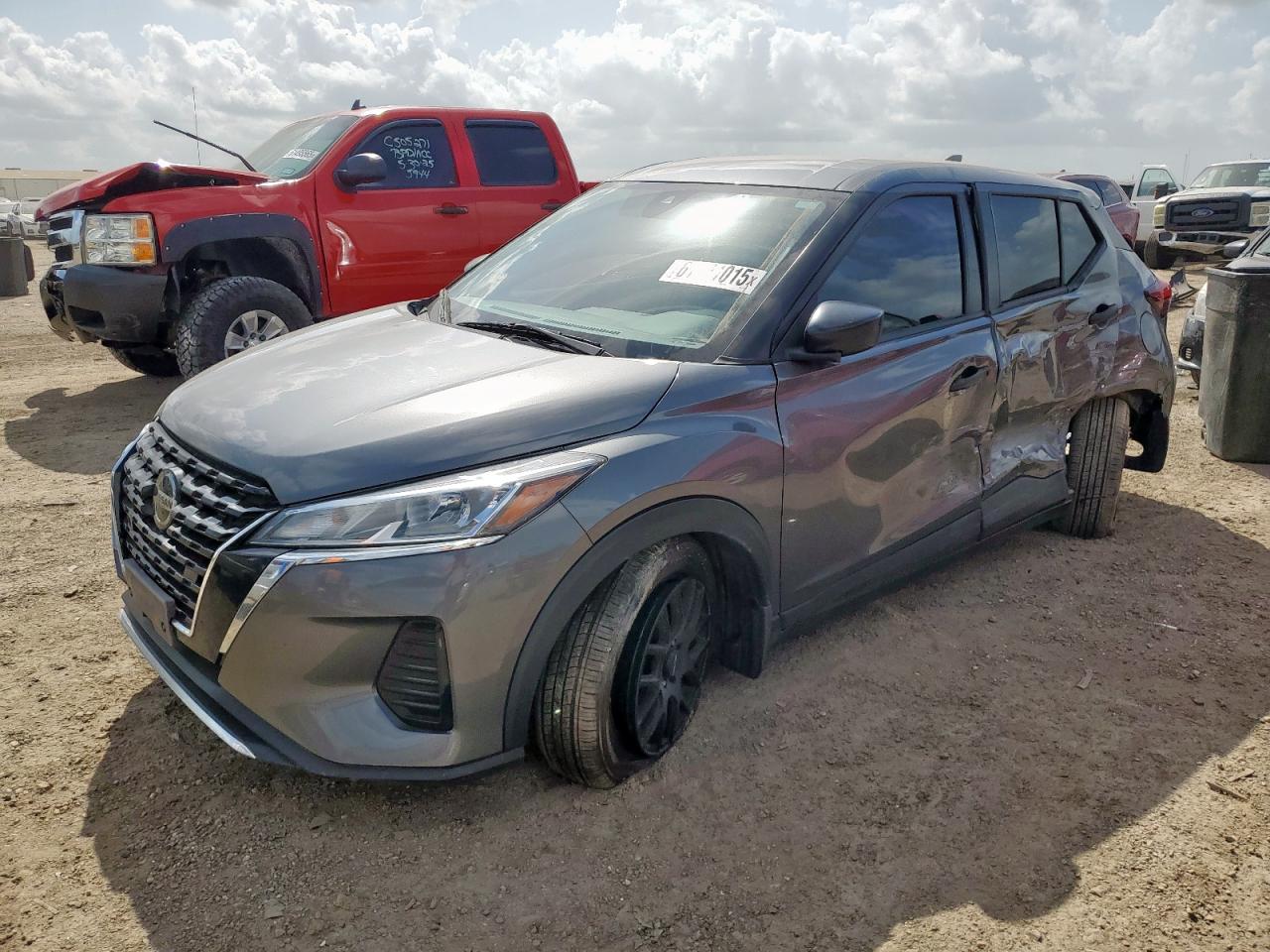 NISSAN KICKS S