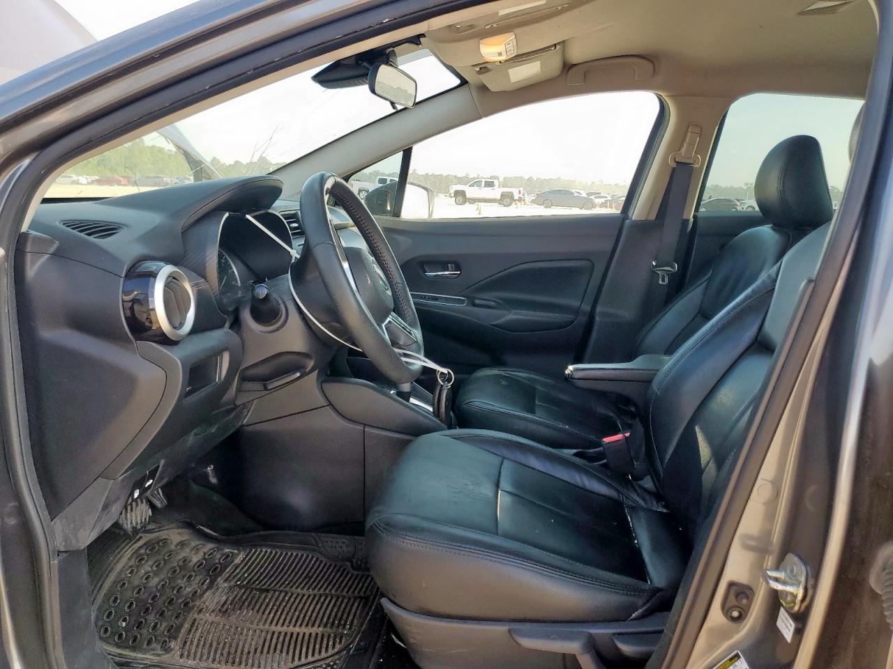 Nissan Versa sr 2020