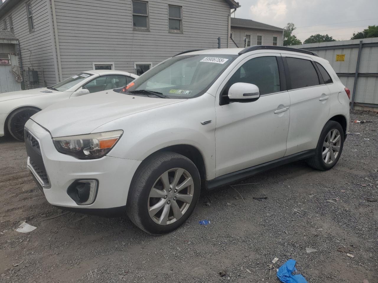 MITSUBISHI OUTLANDER SE
