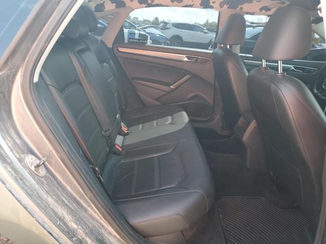 2017 VOLKSWAGEN PASSAT R-L 1VWDT7A30HC036529