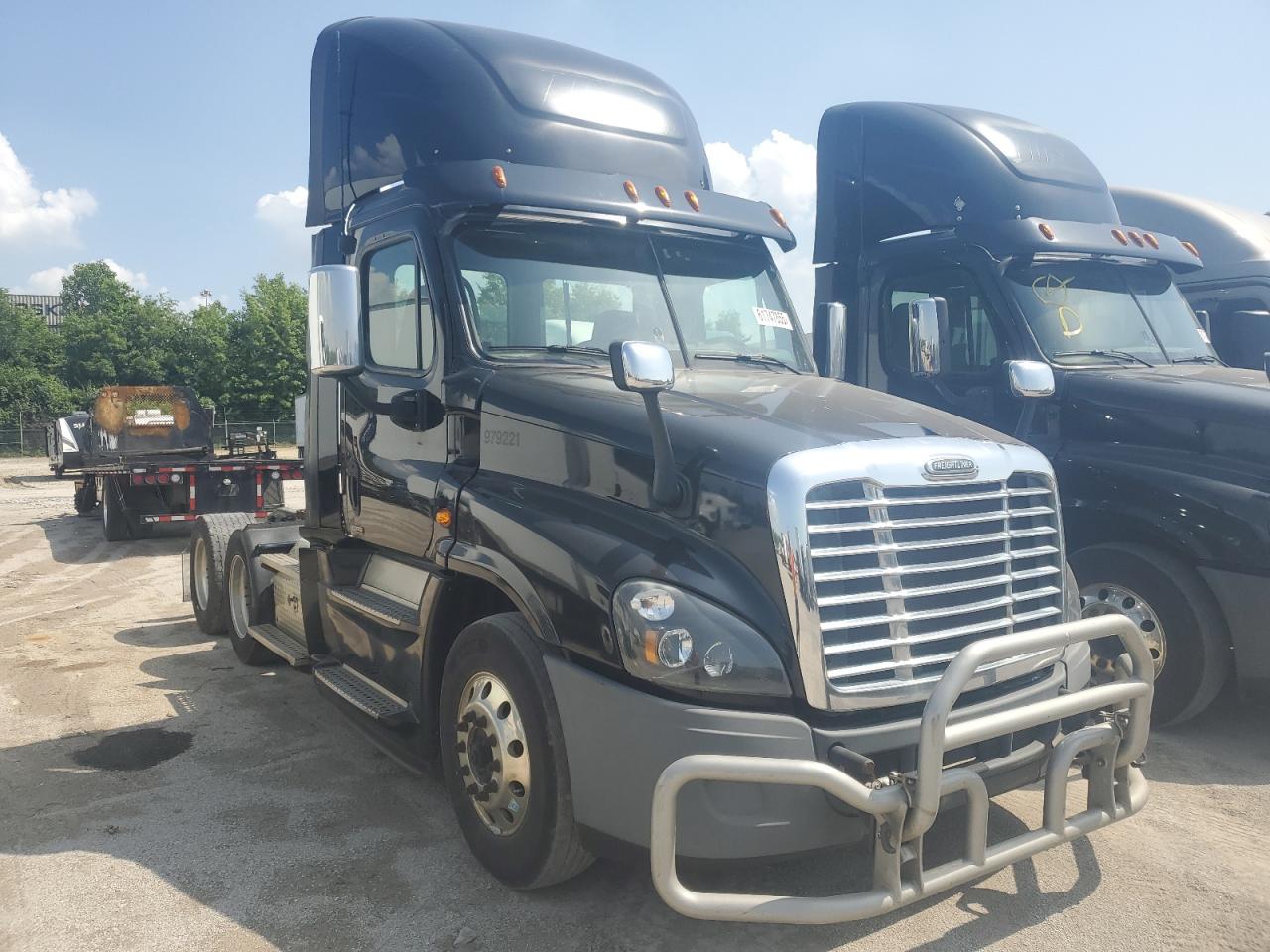 Lot #3182799235 2017 FREIGHTLINER CASCADIA 1