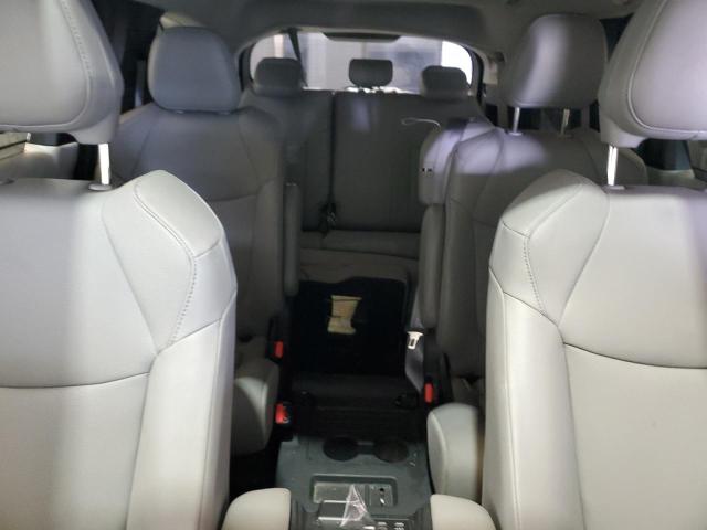 2025 TOYOTA SIENNA XLE 5TDYRKEC0SS237952