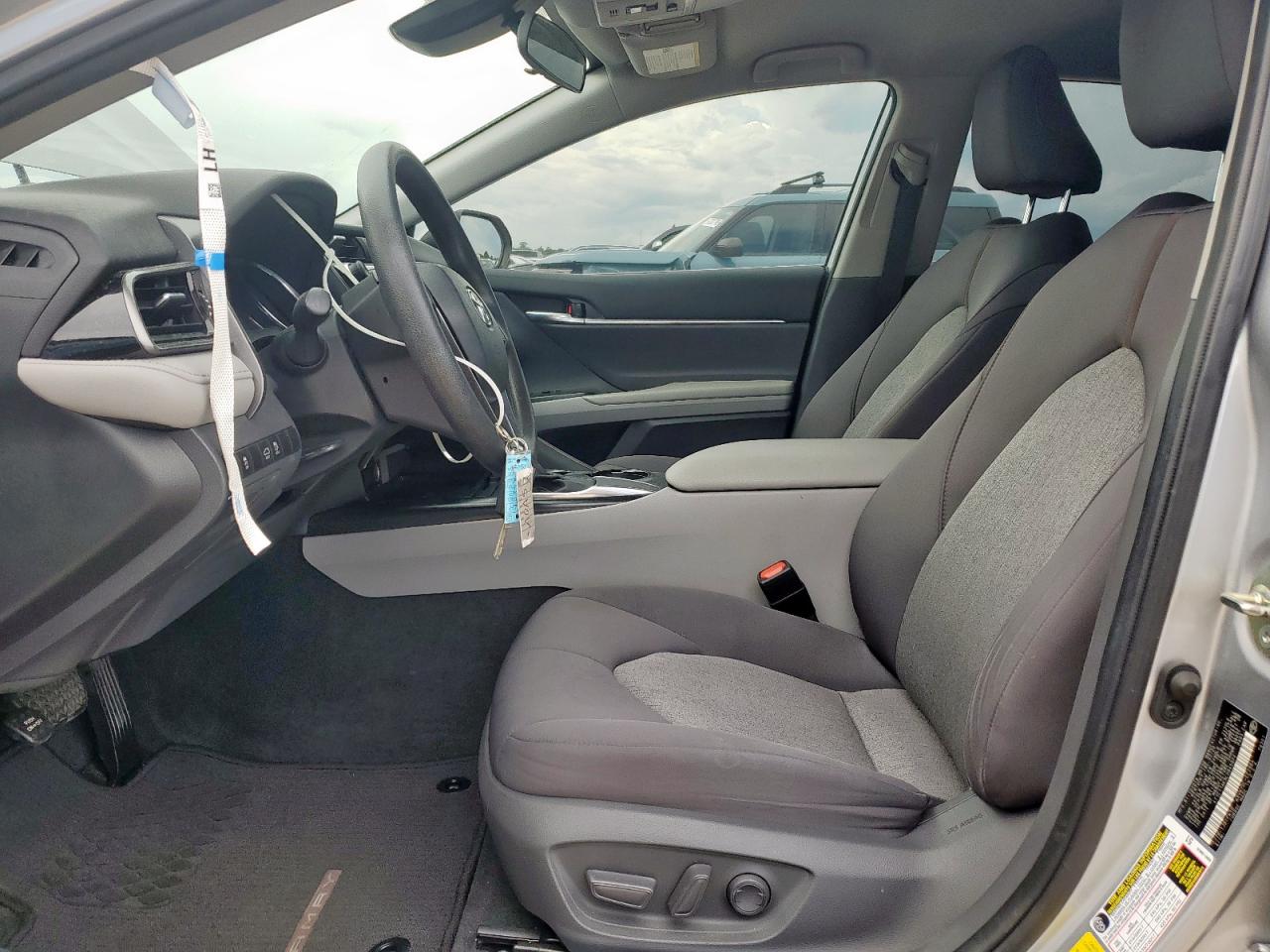 Toyota Camry le 2020