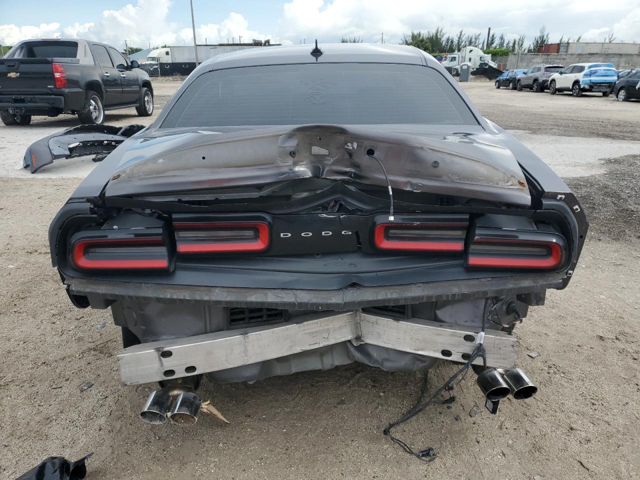 DODGE CHALLENGER SRT 392