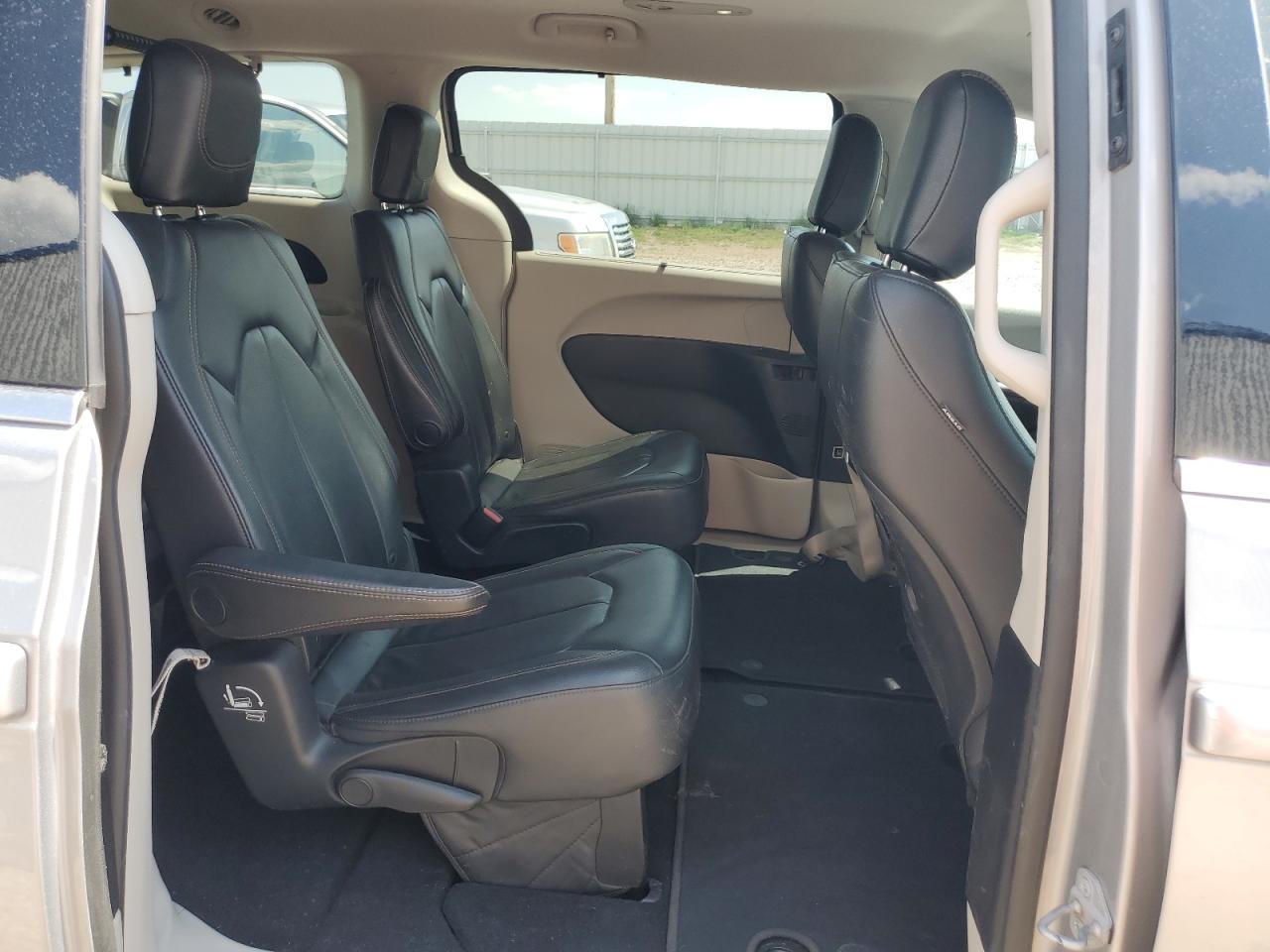 CHRYSLER PACIFICA TOURING L