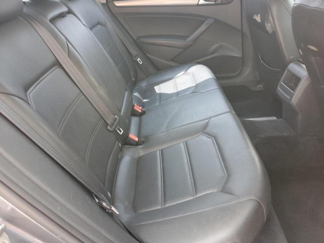 2015 VOLKSWAGEN PASSAT S - 1VWAT7A30FC098027