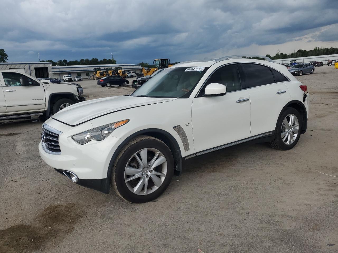 INFINITI QX70
