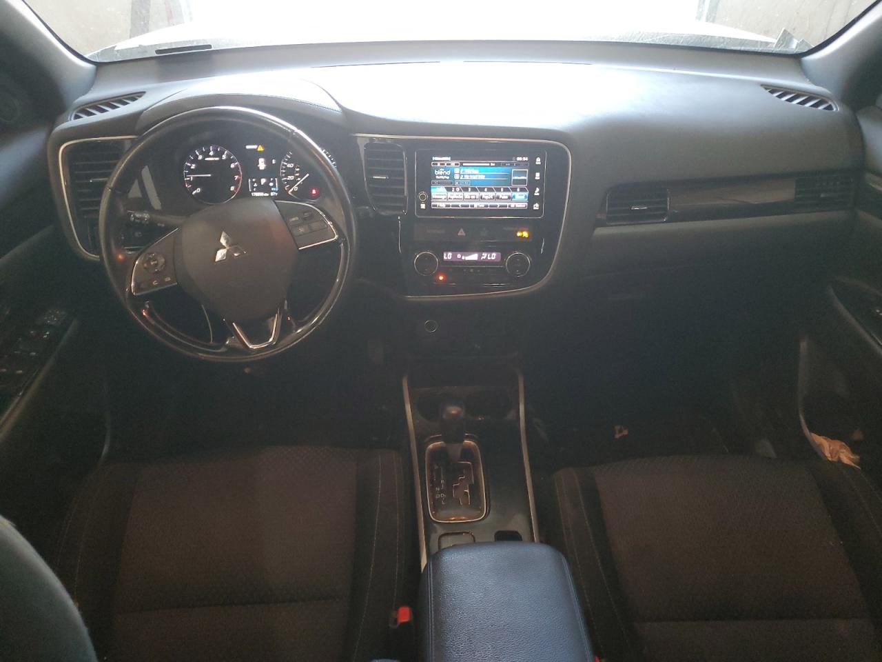 MITSUBISHI OUTLANDER SE