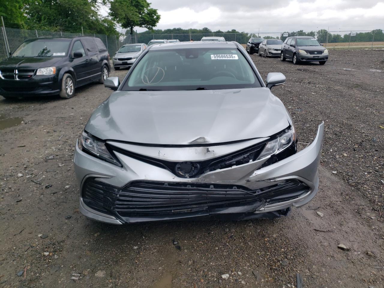 Toyota Camry le 2021
