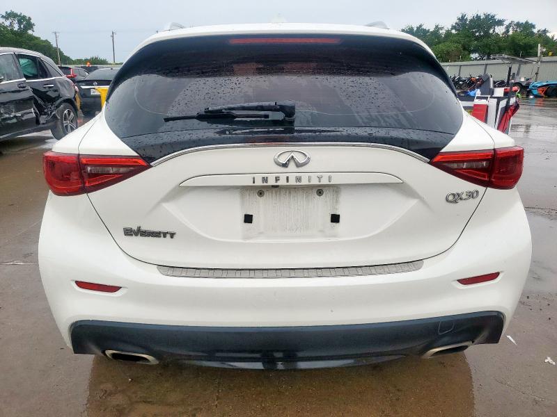 2018 INFINITI QX30 BASE SJKCH5CP2JA056283