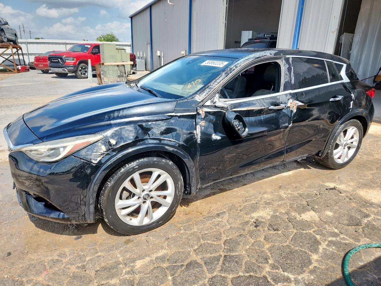 INFINITI QX30 BASE