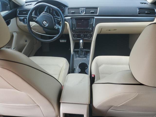 2017 VOLKSWAGEN PASSAT R-L 1VWDT7A30HC049815