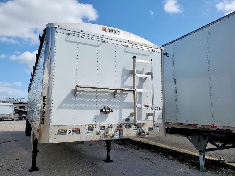 WILSON UNKNOWN 2017 white   4WW4432AXH7713440 photo #1
