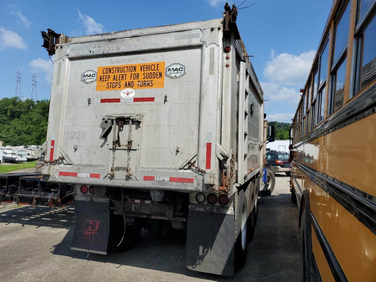 Lot #3255474446 2018 PETERBILT 567