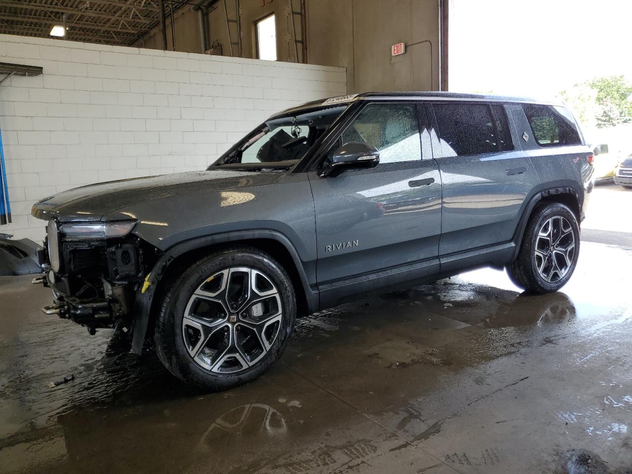 RIVIAN R1S ADVENTURE