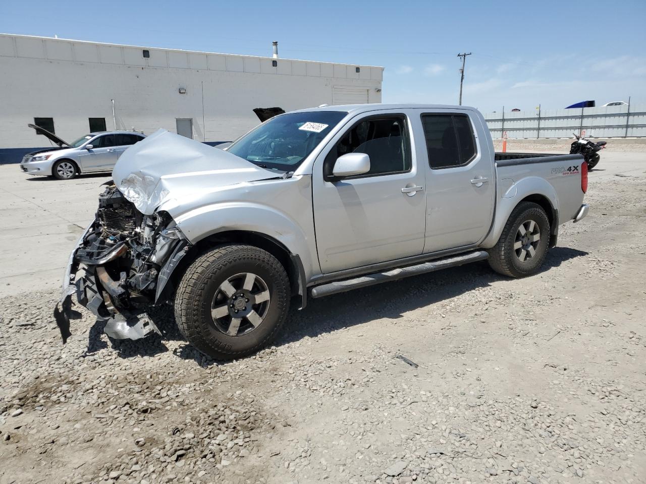 NISSAN FRONTIER CREW CAB SE