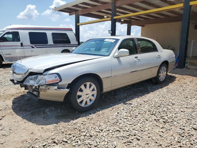 LINCOLN TOWN CAR U 2004 cream  gas 1LNHM83W74Y644409 photo #1