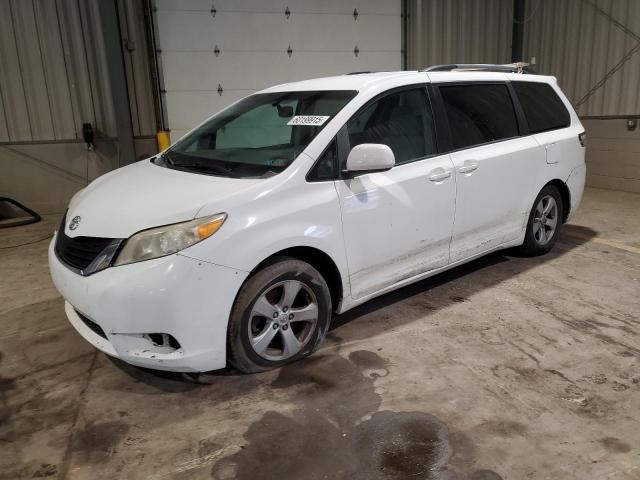 TOYOTA SIENNA LE