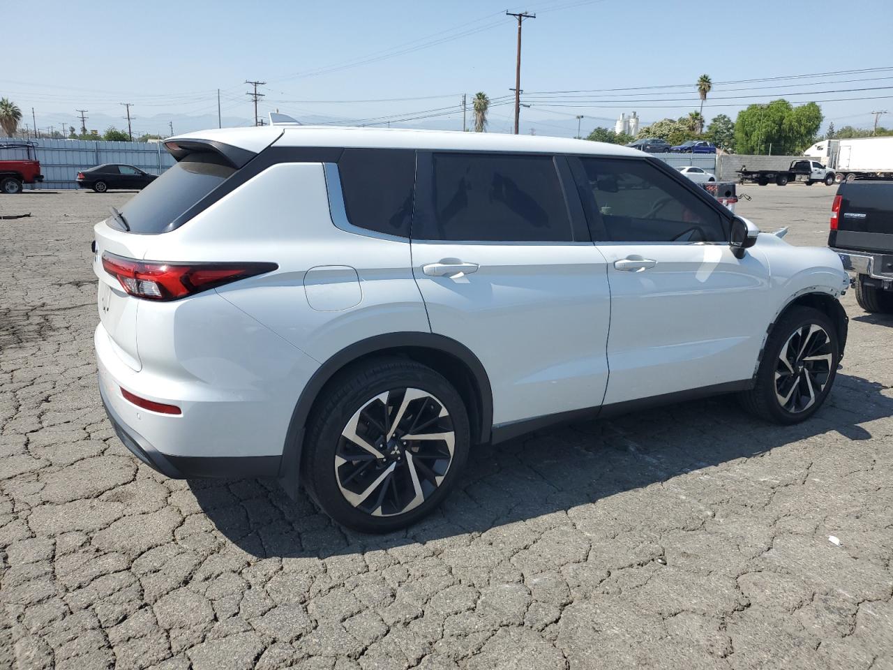 MITSUBISHI OUTLANDER ES