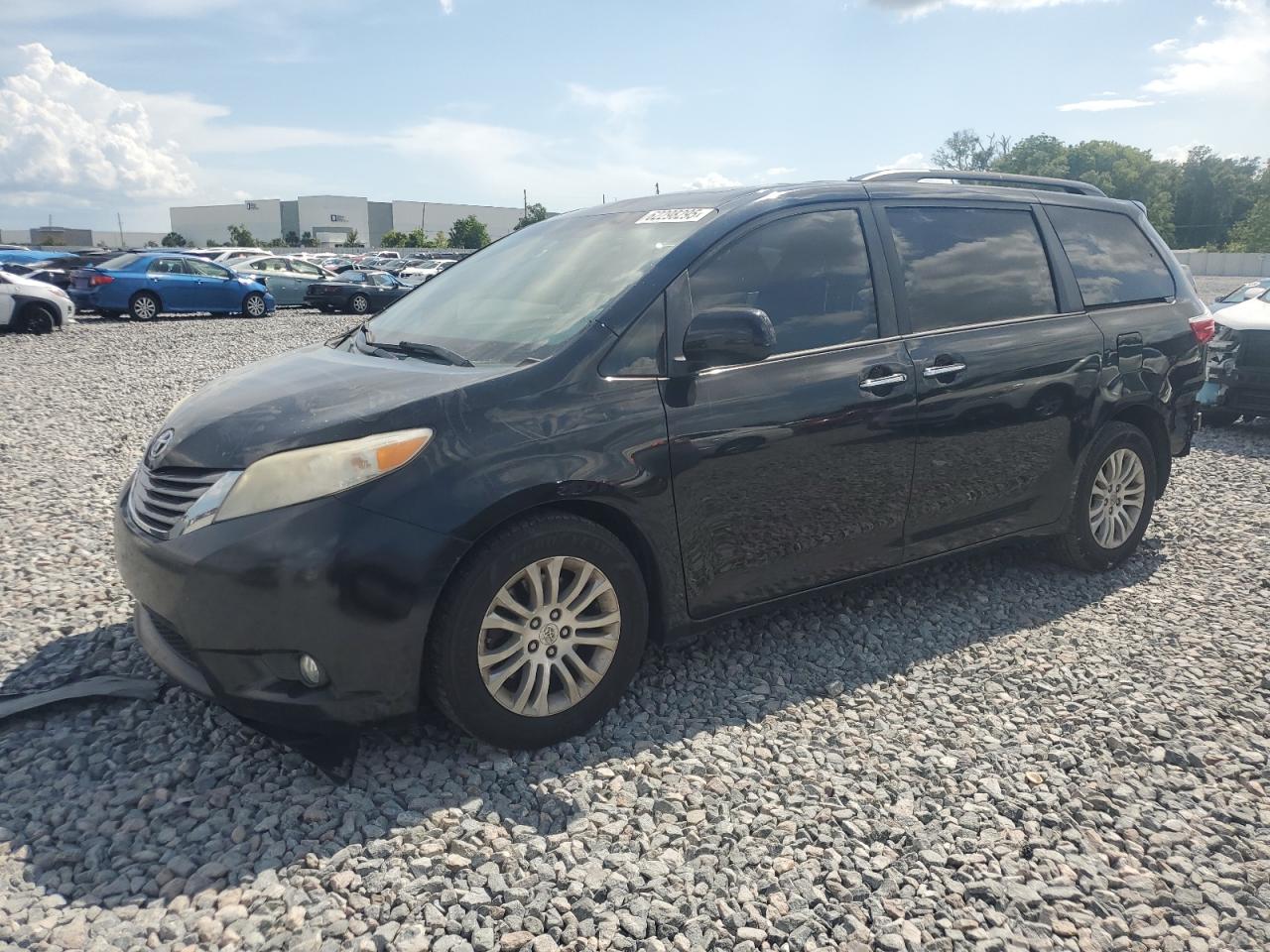 TOYOTA SIENNA XLE