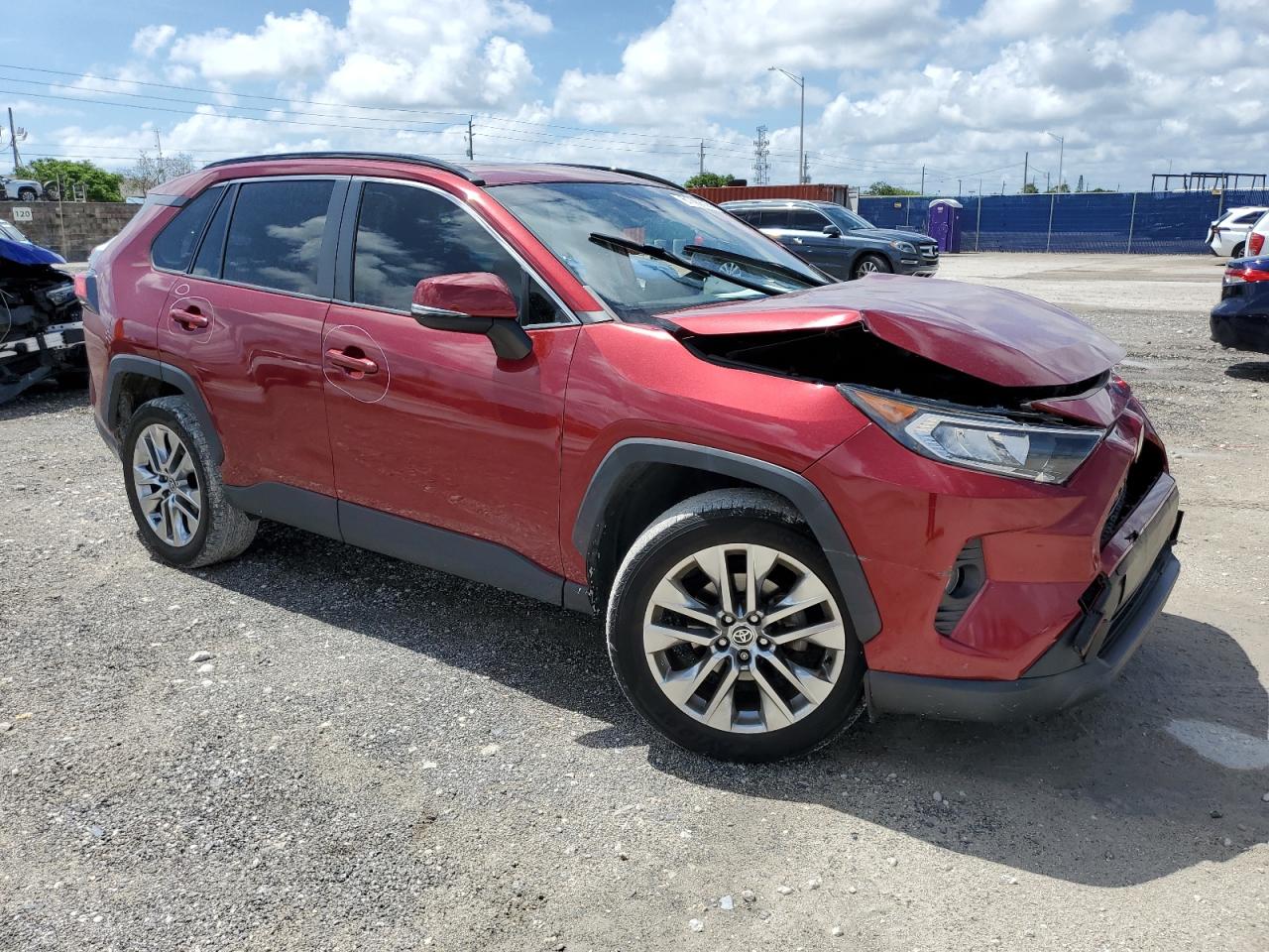 TOYOTA RAV4 XLE PREMIUM