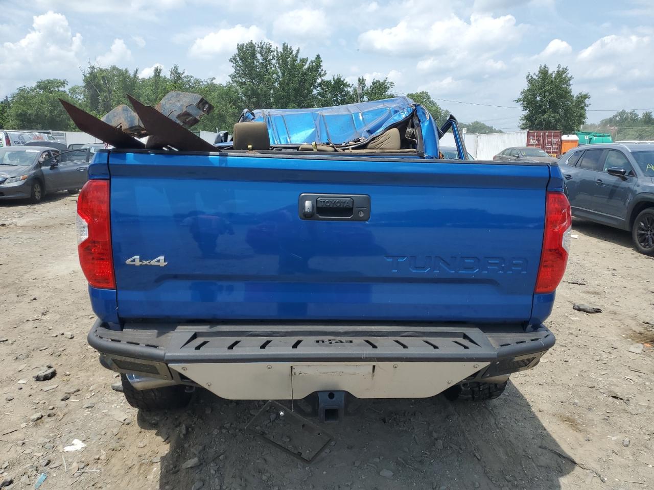 TOYOTA TUNDRA CREWMAX SR5