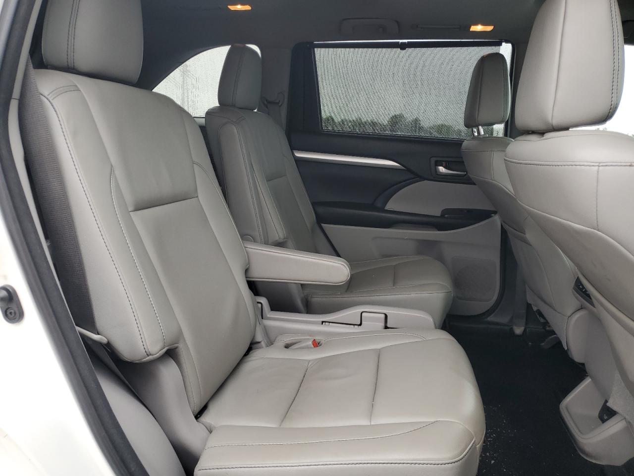 TOYOTA HIGHLANDER SE