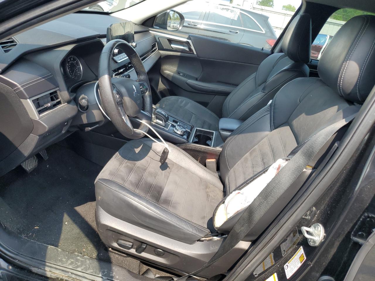 MITSUBISHI OUTLANDER SE