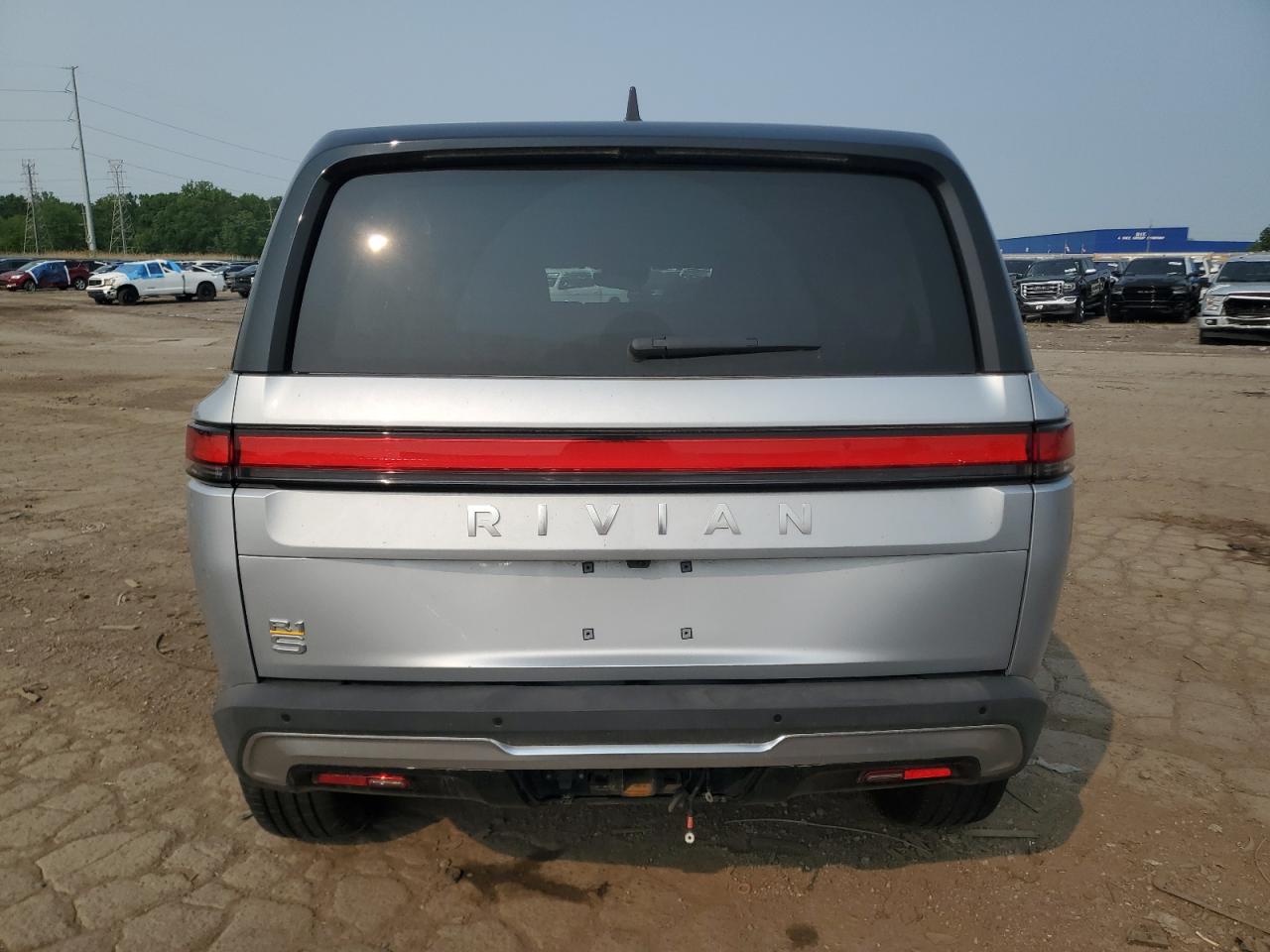 RIVIAN R1S ADVENTURE