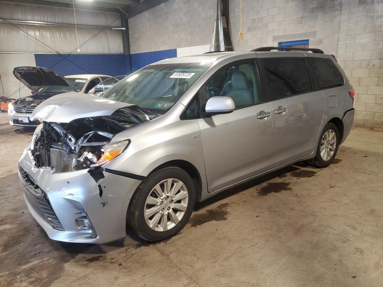 TOYOTA SIENNA XLE