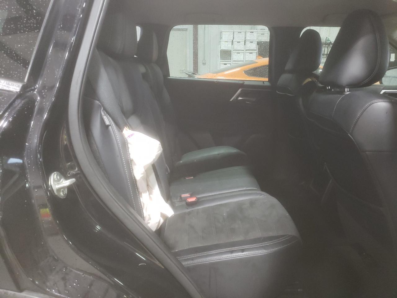 MITSUBISHI OUTLANDER SE