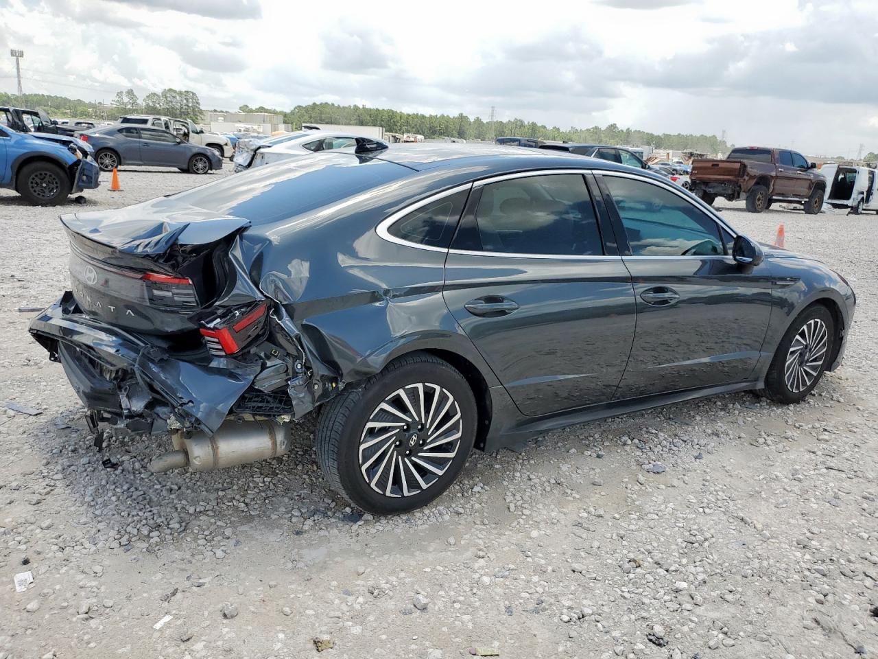 HYUNDAI SONATA HYBRID