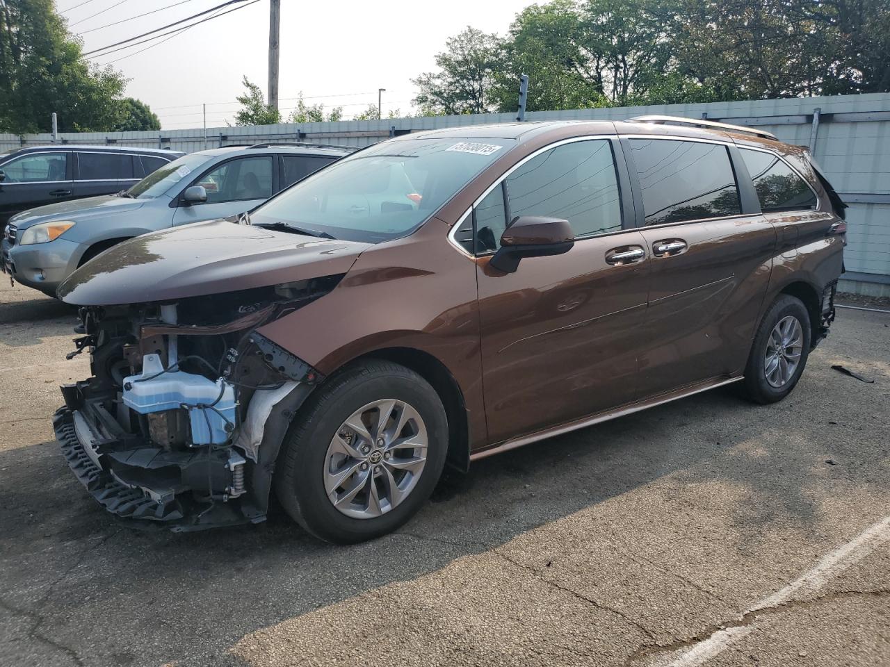 TOYOTA SIENNA XLE