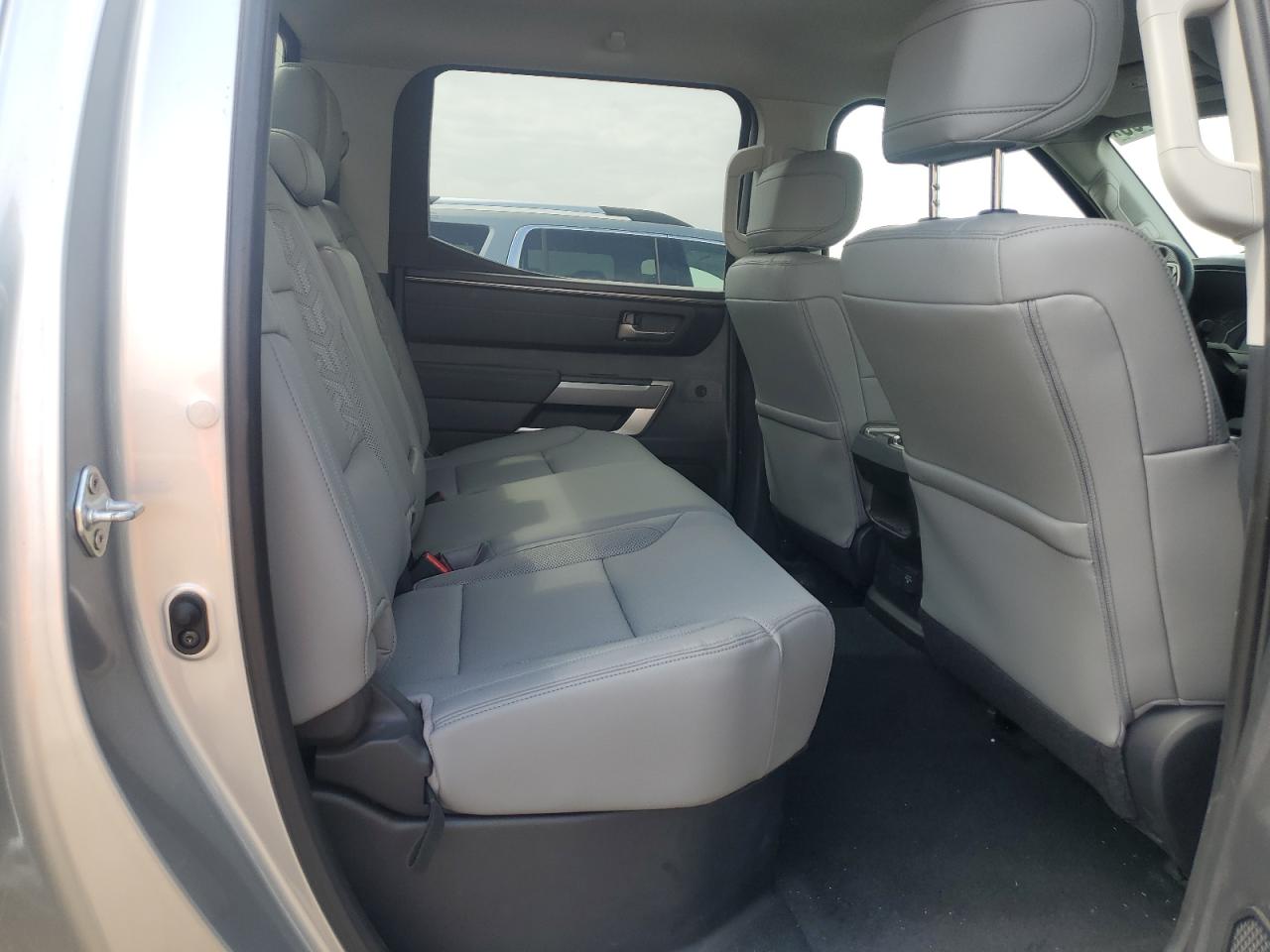 TOYOTA TUNDRA CREWMAX SR5