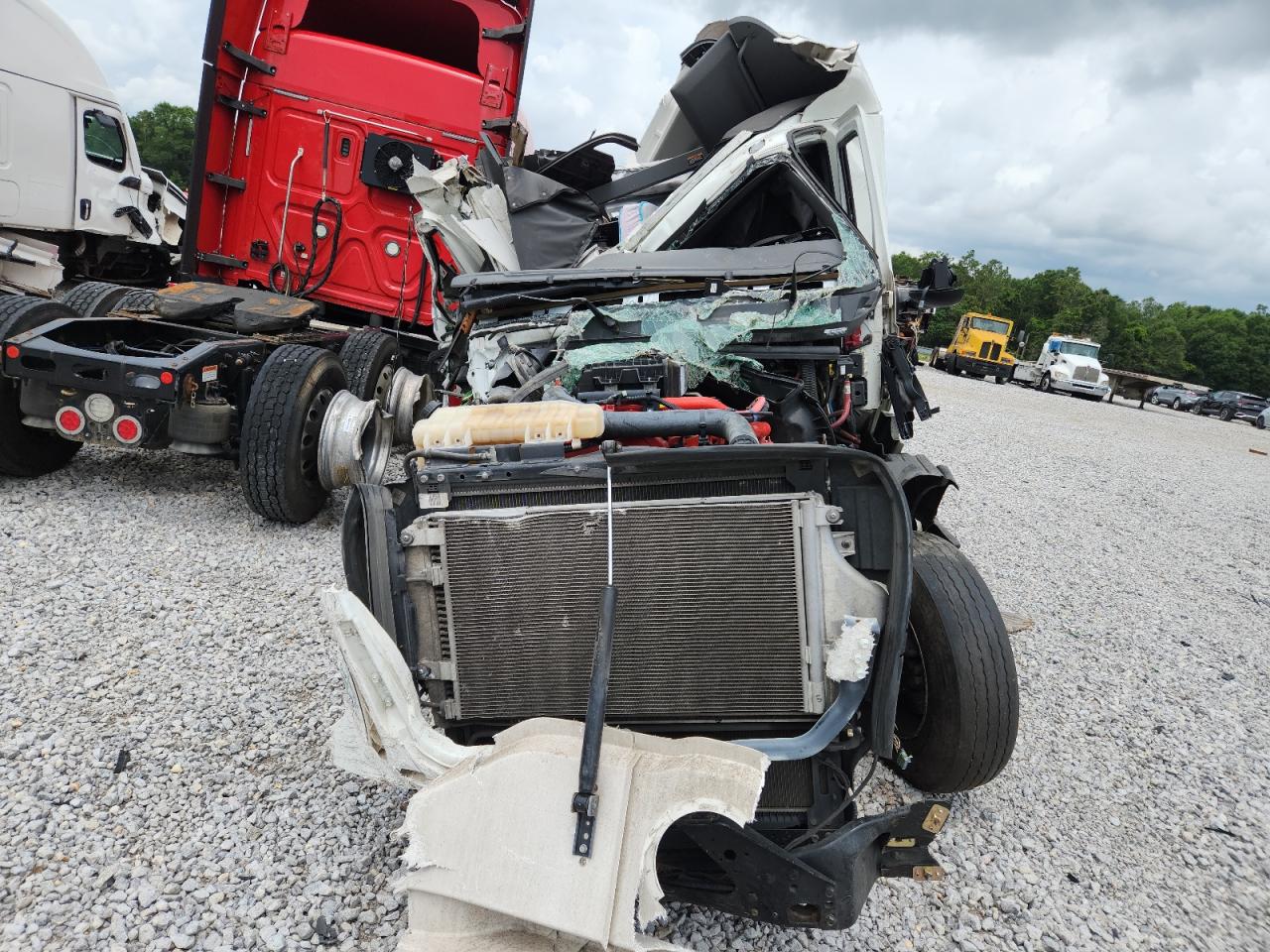 Lot #3275609781 2023 INTERNATIONAL LT625