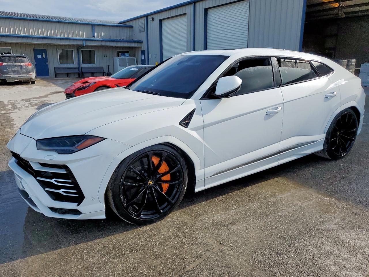 LAMBORGHINI URUS