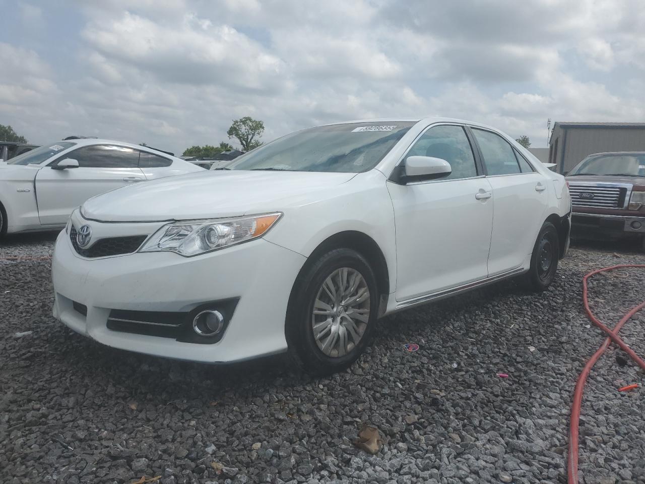 TOYOTA CAMRY BASE