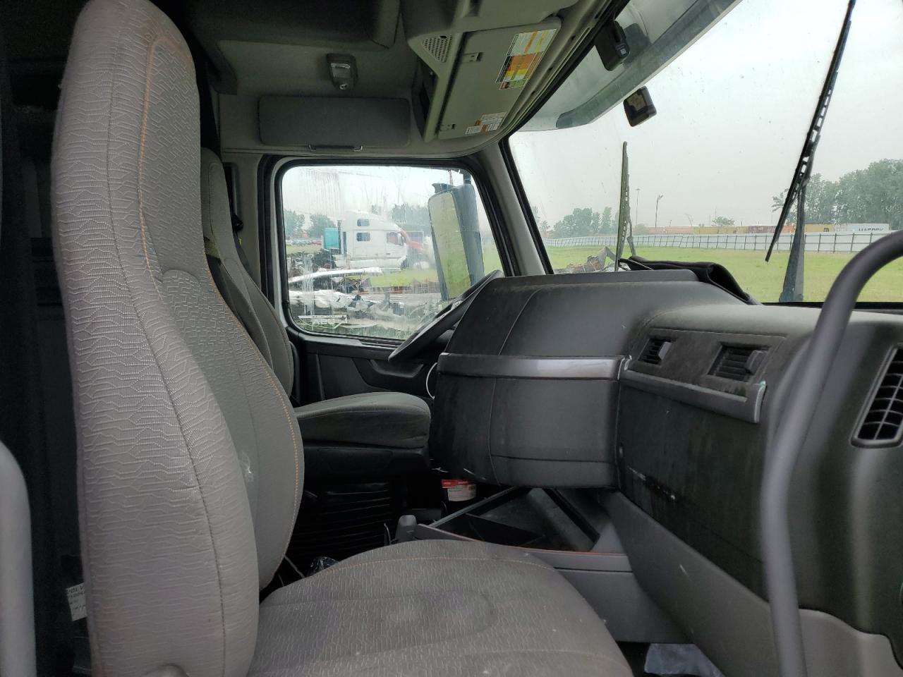 Lot #3308346031 2019 VOLVO VN VNL