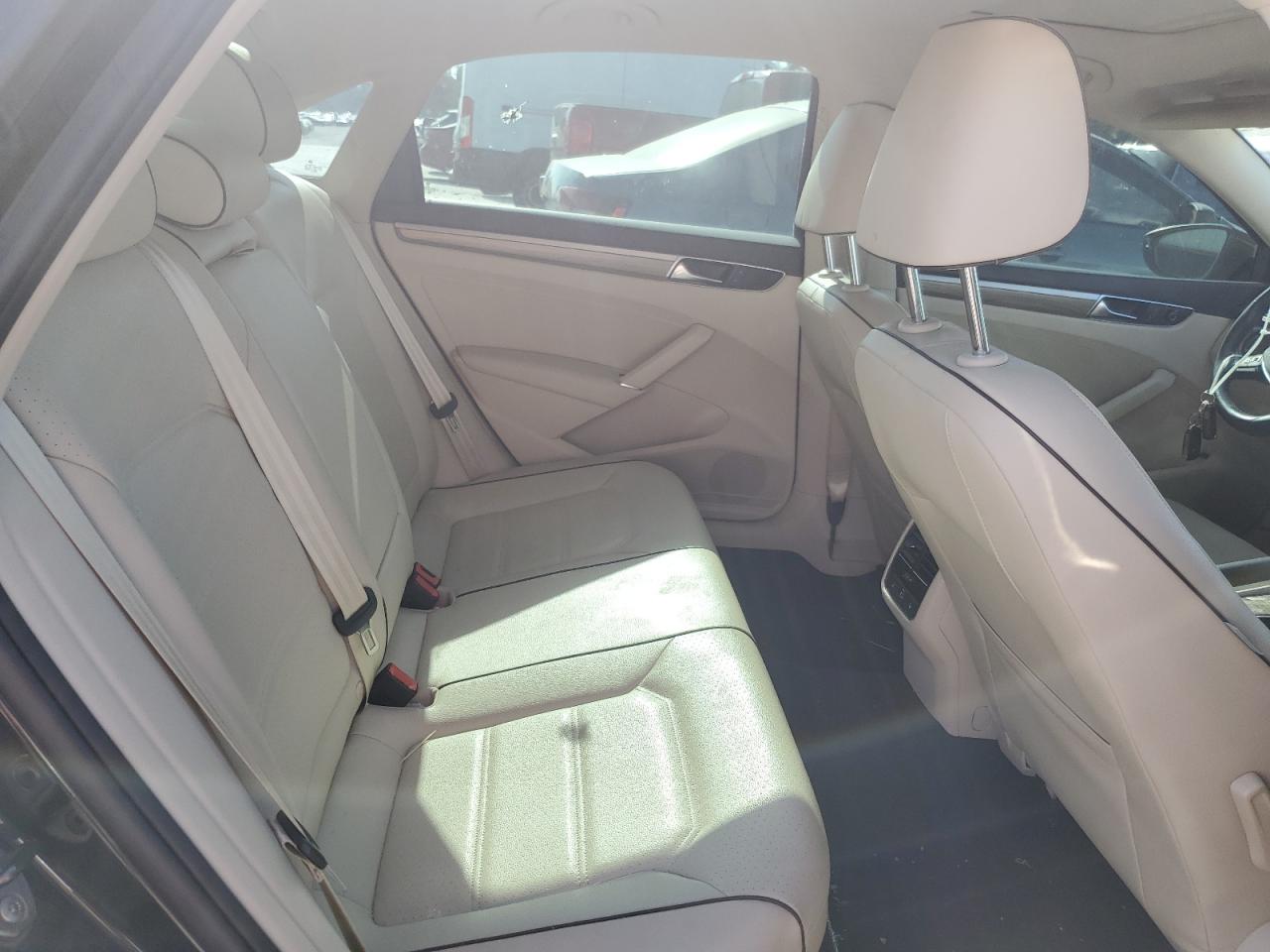 VOLKSWAGEN PASSAT SE