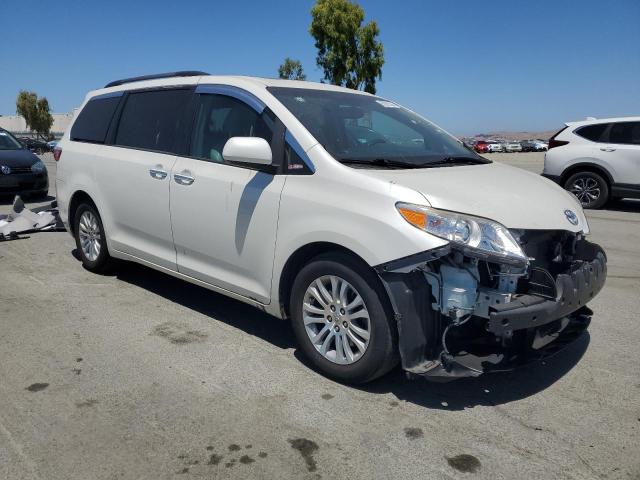 2017 TOYOTA SIENNA XLE 5TDYZ3DC7HS881254